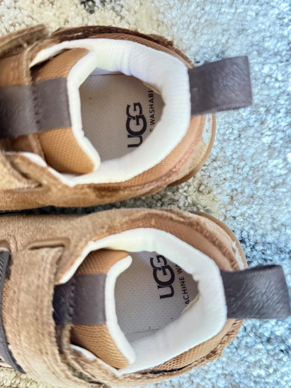 New UGG Adventurer Sneaker Toddler Size 5T Chestnut